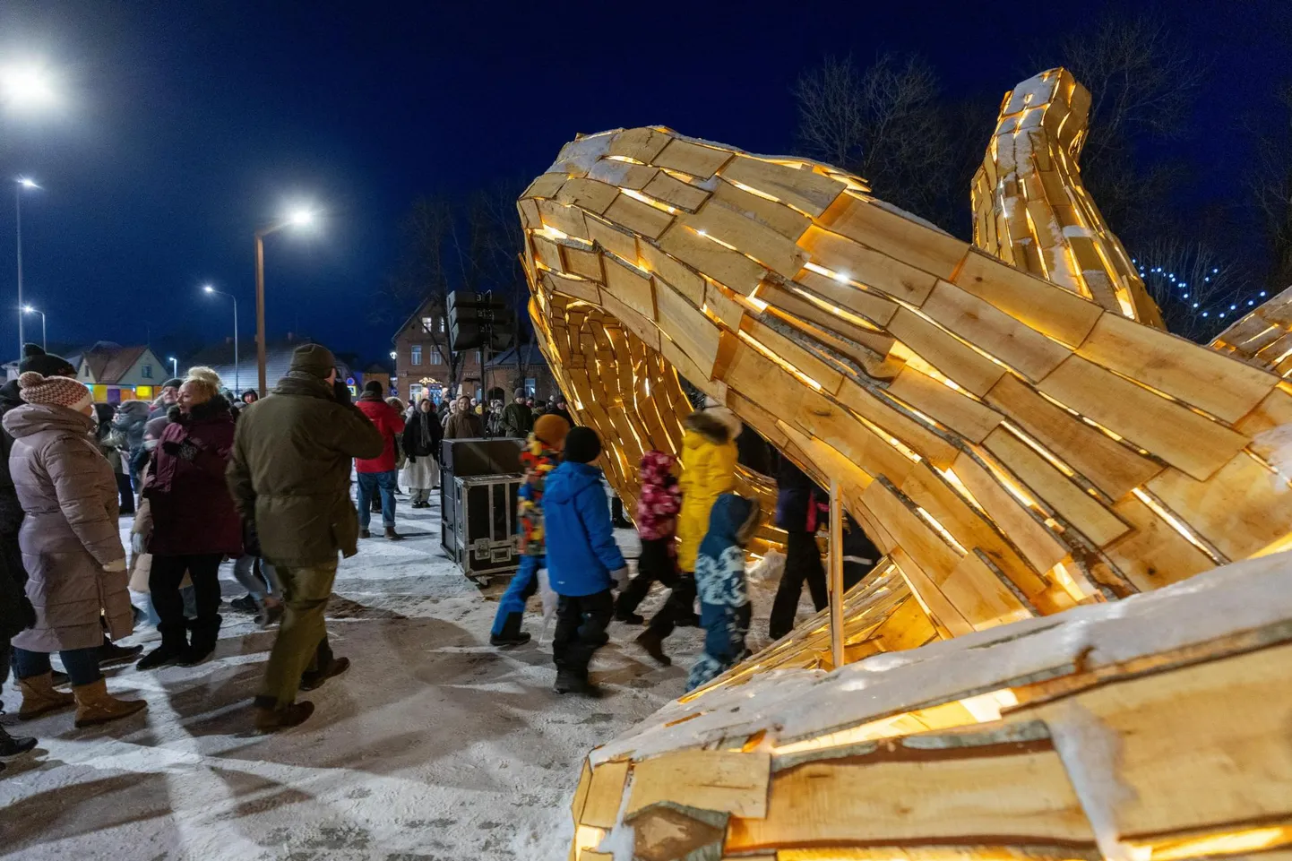 Festival Viljandi Tuled tõi aastapäevad tagasi Vabaduse platsile installatsioon "Ouroboros", mille lõid Süüria-Prantsusmaa arhitektide rühmituse UV LAB liikmed.