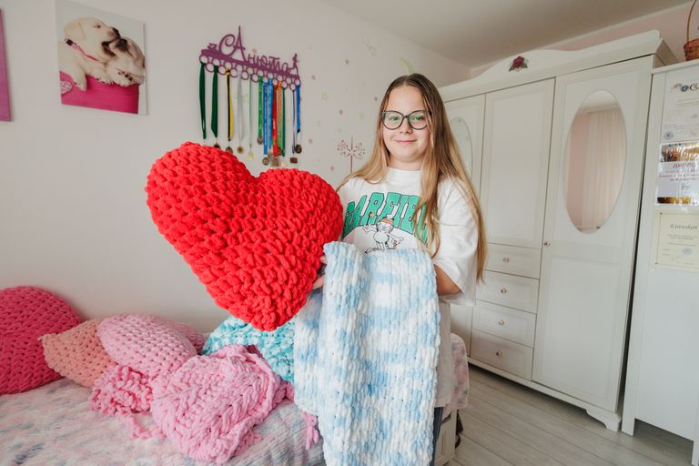 12-летняя жительница Таллинна Анна Днистрянски монетизировала свой талант, и теперь сама зарабатывает себе на карманные расходы.