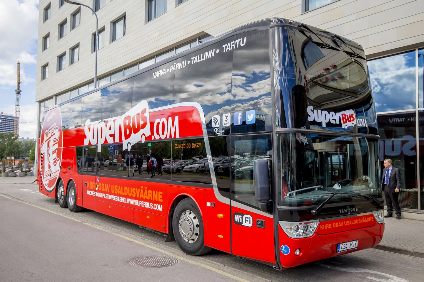 Автобус SuperBus.