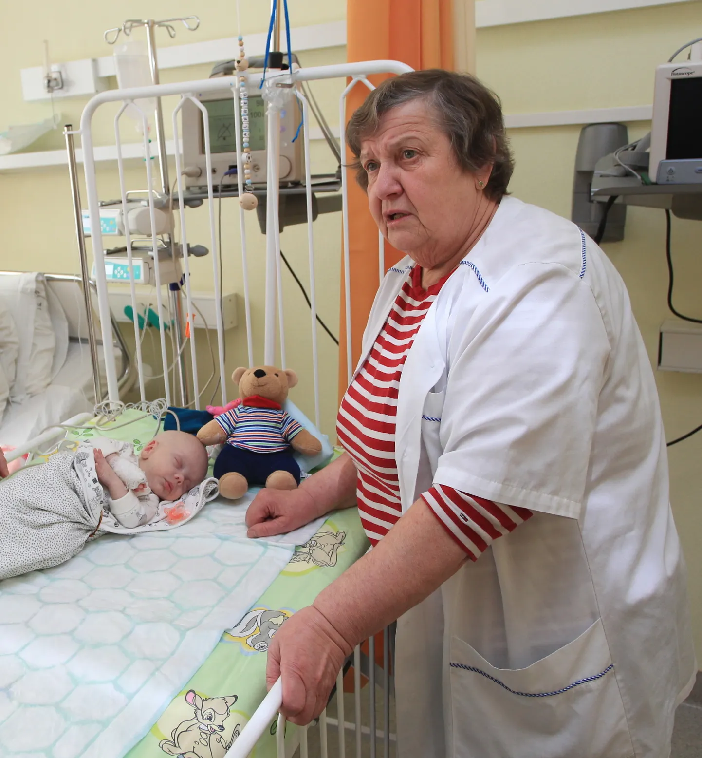 Lastekirurg doktor Karin Varik on üks kolmest, kes sai medali.