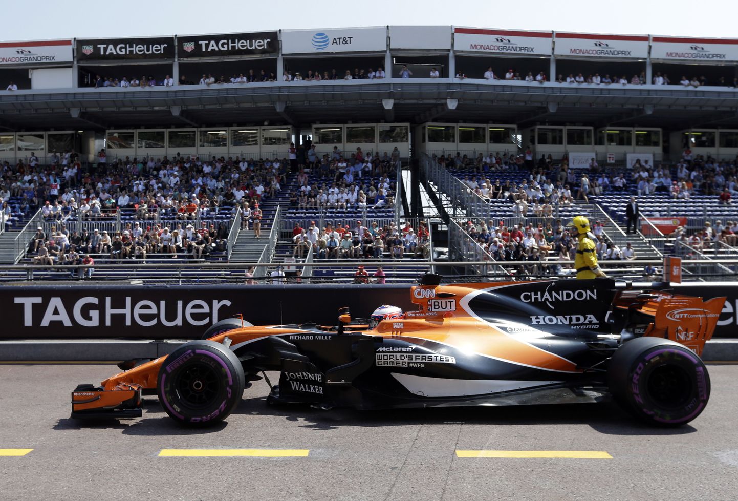 Jenson Button asendab Monacos Fernando Alonsot