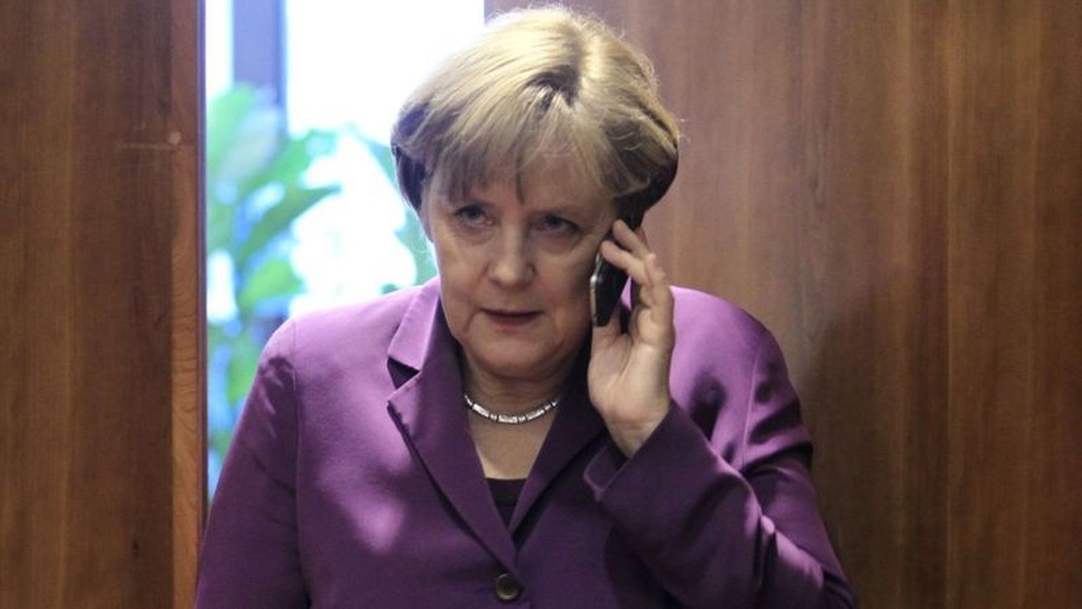 США утверждают, что телефон Ангелы Меркель не прослушивался.