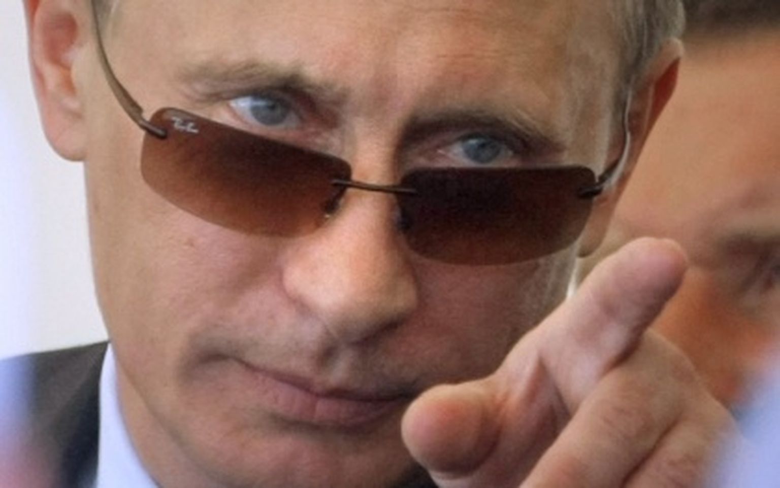 Путин в смешных очках