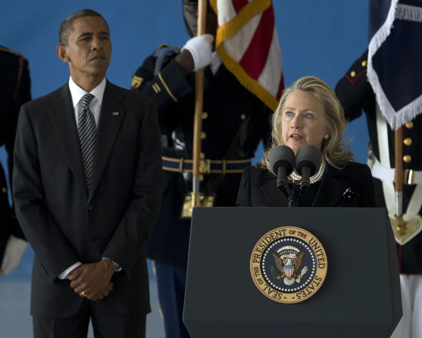 USA välisminister Hillary Rodham Clinton ja president Barack Obama septembris Andrewsi õhuväebaasis.