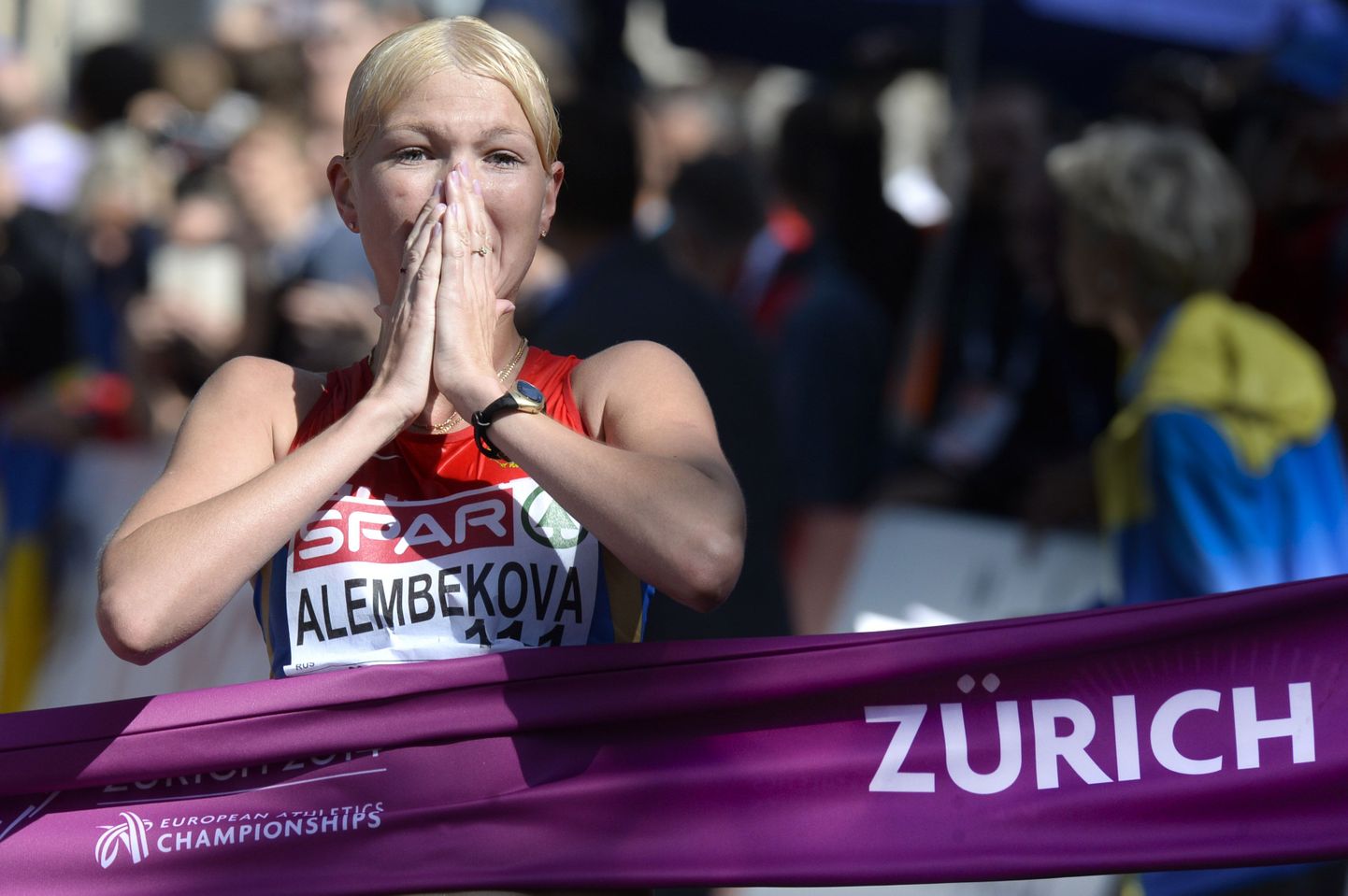 Elmira Alembekova Zürichi EMil võitjana finišis.