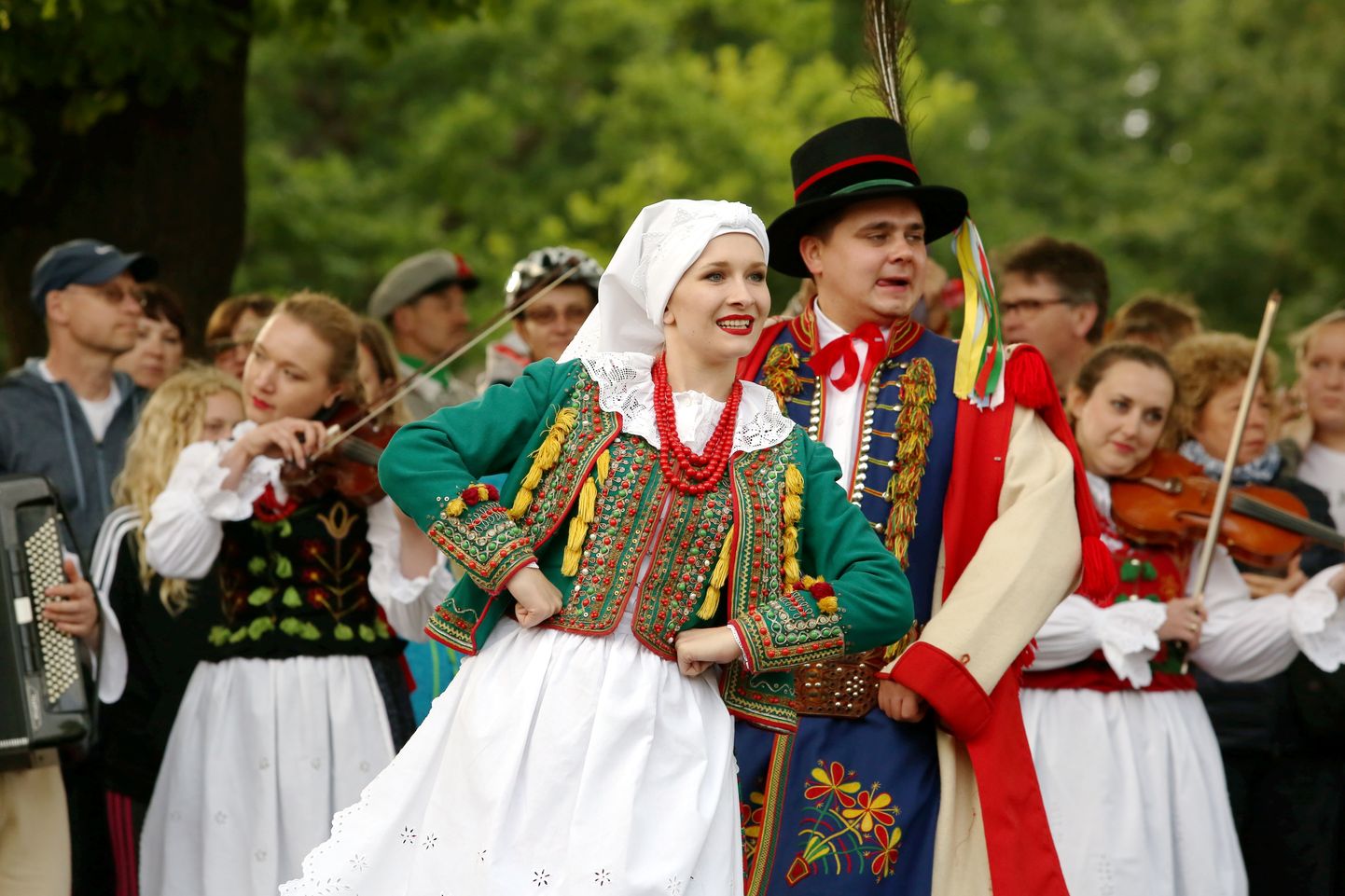 IX Starptautiskā tautas deju festivāla "Sudmaliņas" ieskandināšanas pasākums pie Brīvības pieminekļa.