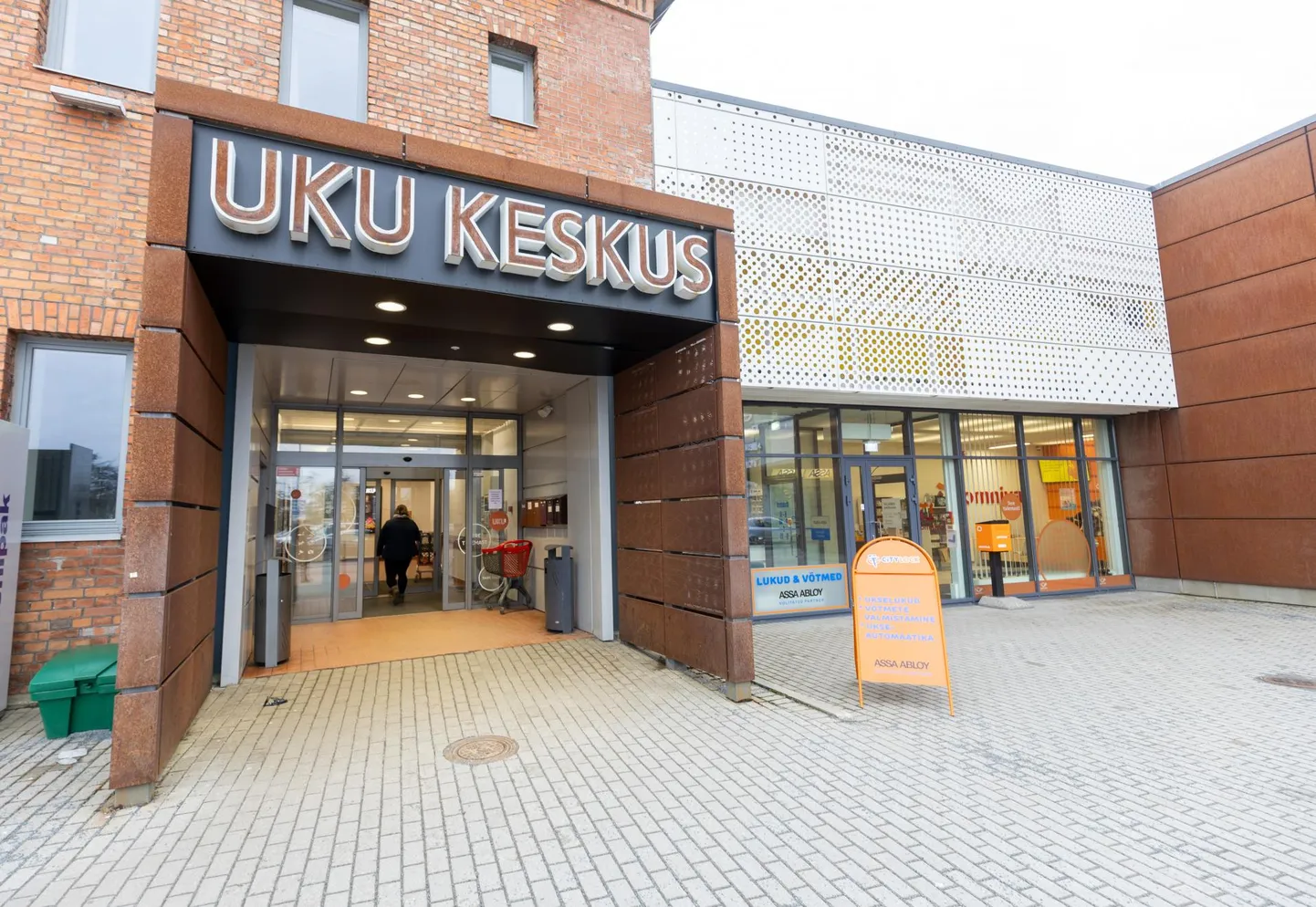 Möödunud nädalal lõhuti Uku keskuses paar korda tualettruumi uksi ja mõned korrad pidid turvatöötajad noortekampasid korrale kutsuma.