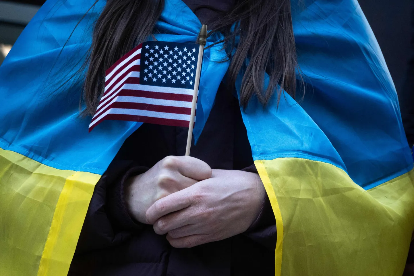 Ukraina president Volodõmõr Zelenskõi teatas eile sotsiaalmeedias tehtud postituses, et on valmis töötama rahu saavutamiseks Ameerika Ühendriikide presidendi Donald Trumpi eestvedamisel ning käis välja plaani, et esimesed sammud sõja lõpetamise teel võiks olla vangide vahetamine ning õhu- ja mererünnakute lõpetamine. See pidi justkui vabandust palumine olema eelmise nädala eest, mida Trump on ukrainlaselt oodanud.​