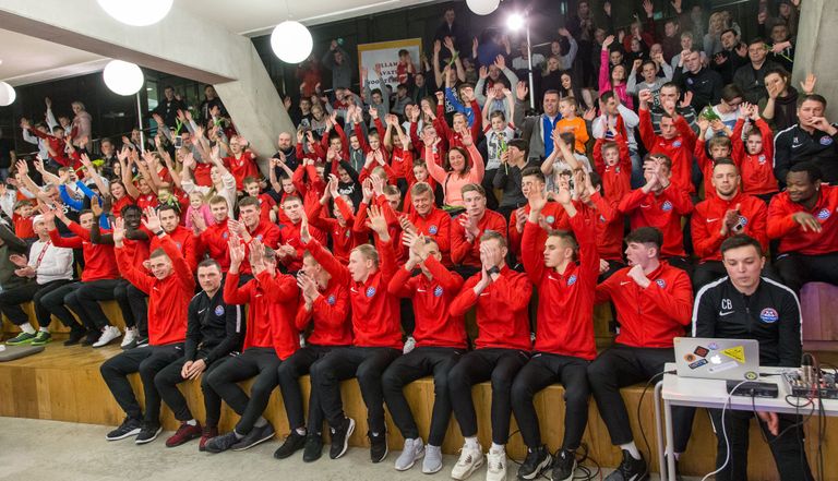 В феврале, когда "Нарва-Транс" представлял в Нарвском колледже свою нынешнюю команду, собравшимся с помощью видео напомнили о последней победе клуба в Кубке Эстонии, одержанной 18 лет назад. В субботу это достижение удалось повторить.
