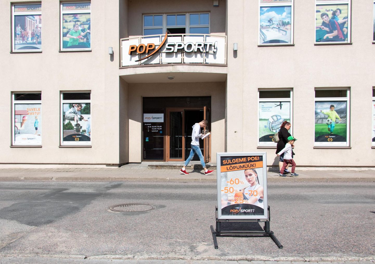 Viljandis Tartu tänaval aastakümneid tegutsenud spordipood Popsport suleb septembris uksed.