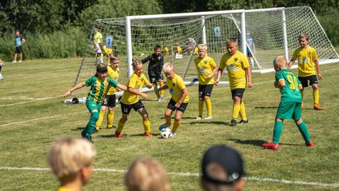 Galerii ⟩ Jalgpallipidu kasvatab Pärnu elanike arvu kümnendiku võrra