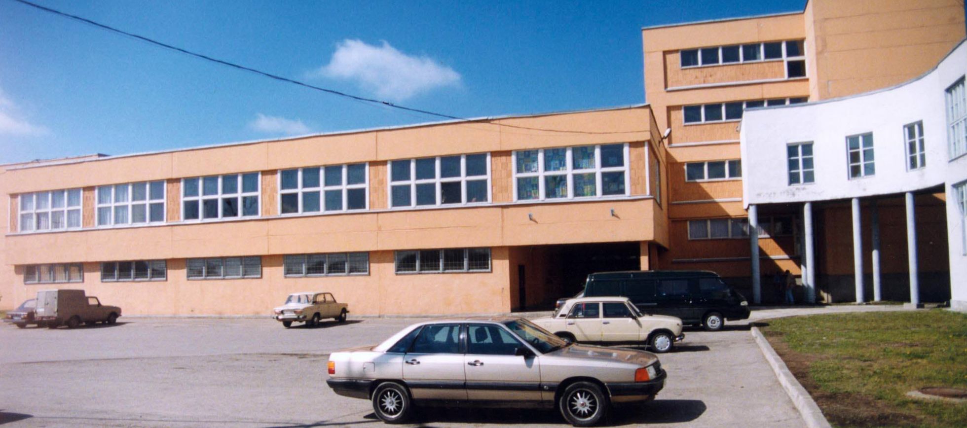 Algselt 56. keskkooli nime kandnud Tondiraba keskkool 1999. aasta. Kooli lõpliku sulgemiseni jäi veel viis aastat.