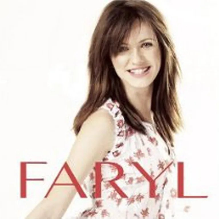 6. vietā jauns klasiskās mūzikas albums "Faryl", kuru iedziedājusi britu mecosoprāns Ferila Smita (Faryl Smith)