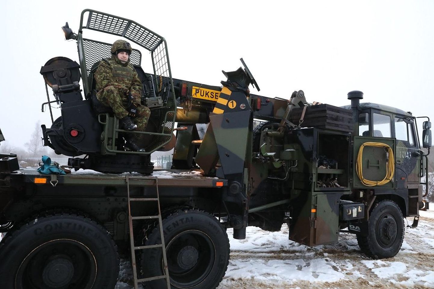 Avariipaigal tõttas appi 1. jalaväebrigaadi reservväelane Joonas Kaljulaid.
