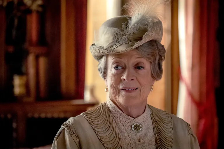 Maggie Smith Briti ajaloolises draamasarjas «Downton Abbey».