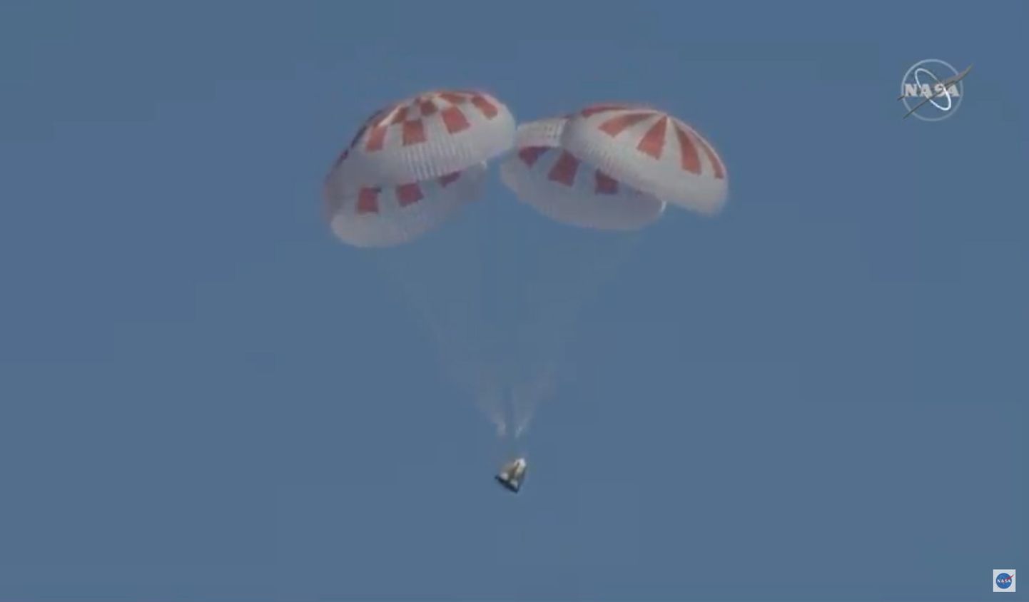 "SpaceX" kosmosa kuģis "Crew Dragon" veiksmīgi nolaidies Atlantijas okeānā