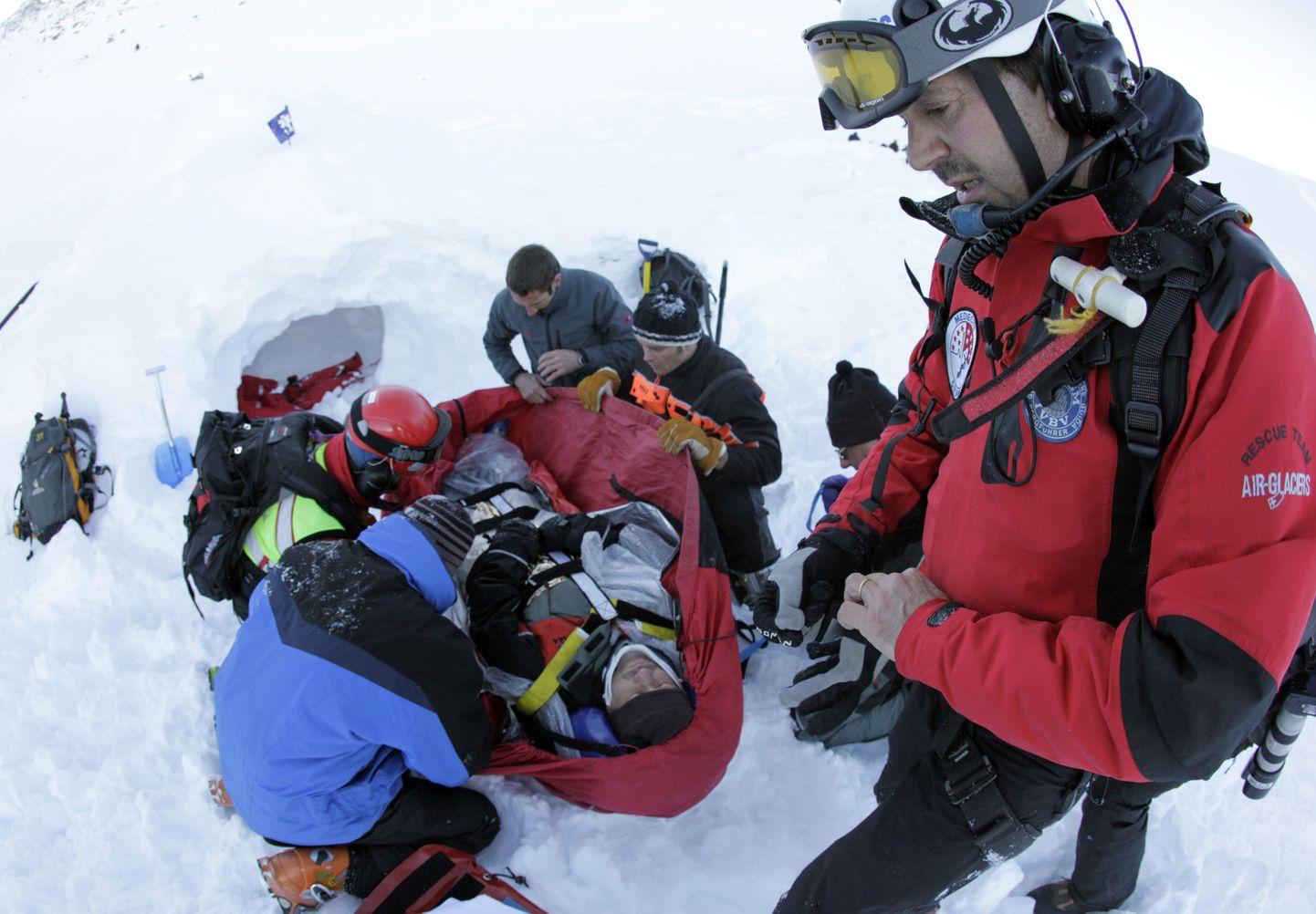 Šveitsis pääses eluga 17 tundi lume all olnud mees