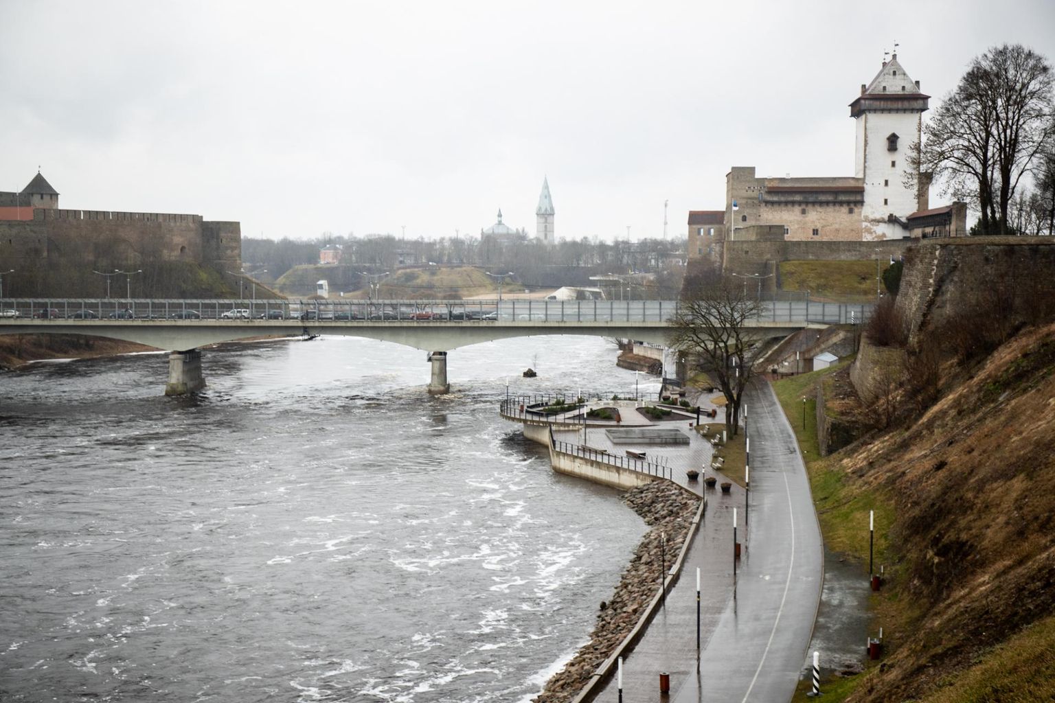 Narva promenaad on linna üks uhkuse objekte. FOTO: EERO VABAMÄGI/POSTIMEES