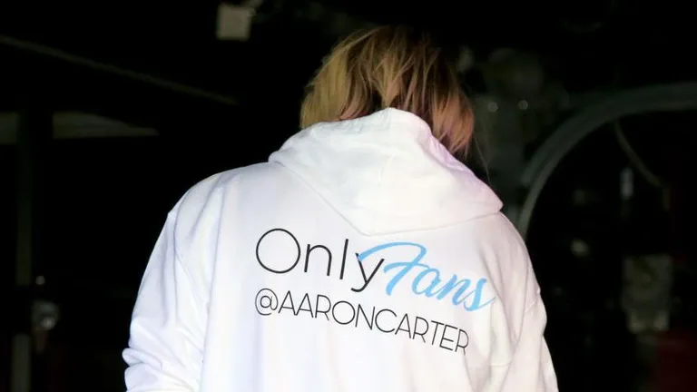 Незадолго до смерти в 2022 году американский актер и певец Аарон Картер говорил, что зарабатывает на OnlyFans $75000 в месяц