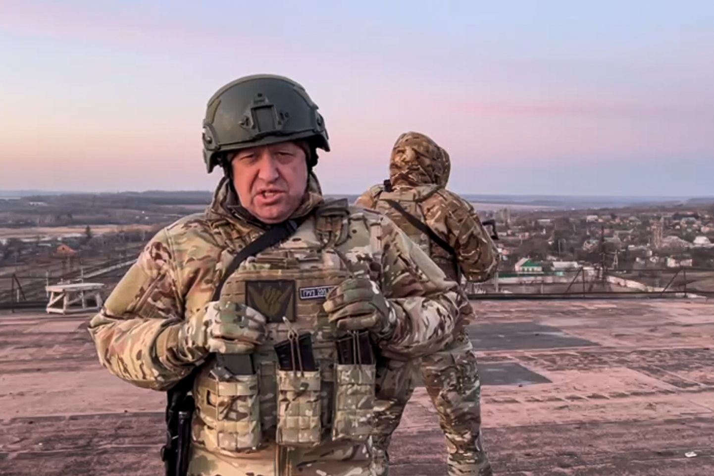 Kaader videost, milles Vene eraarmee Wagner grupi asutaja ja juht Jevgeni Prigožin kiidab oma sõdureid väites, et peaaegu kogu Bahmut on nende käes. Video avaldati 3. märtsil 2023