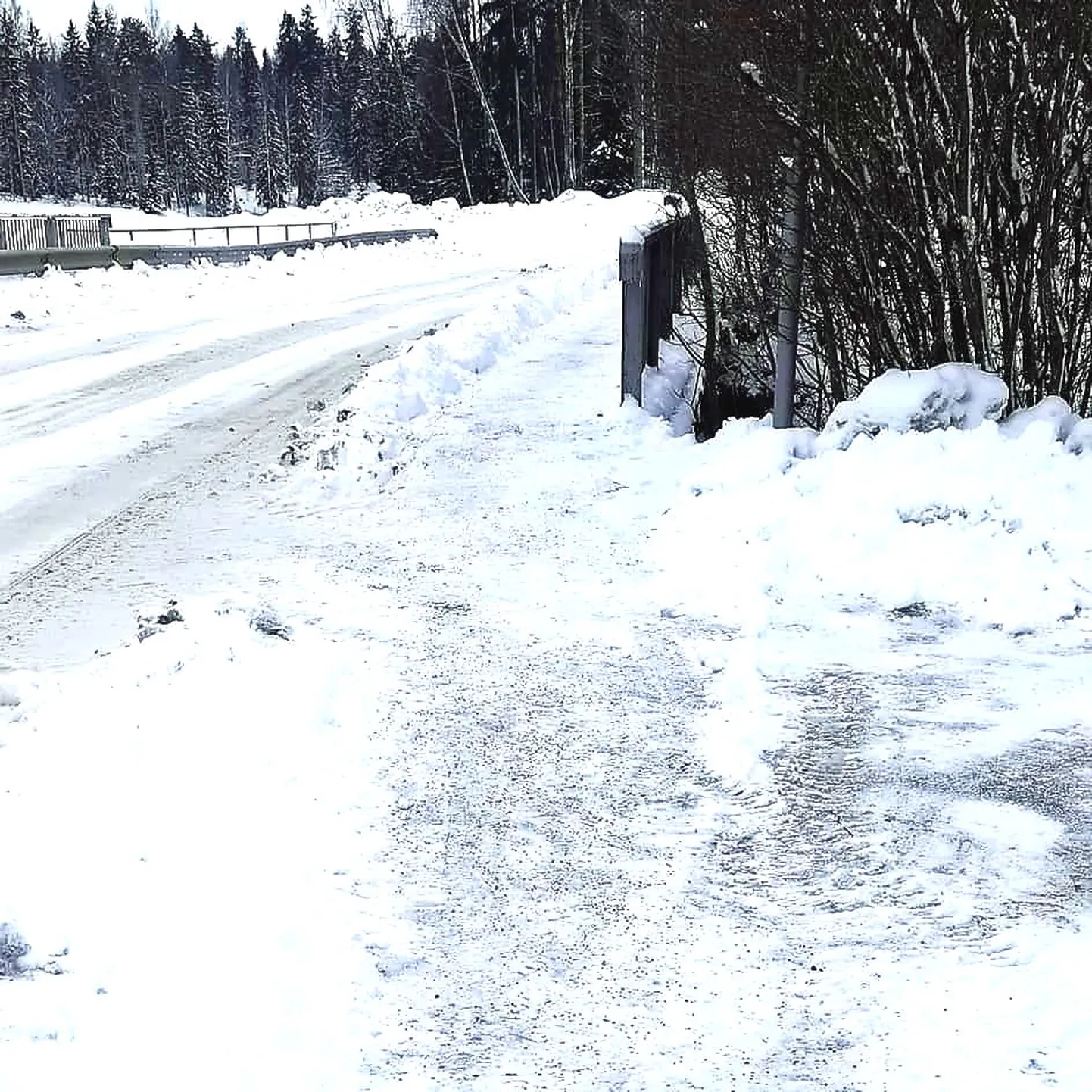 Koht, kus kahtlasena tundunud sõiduk peatus.