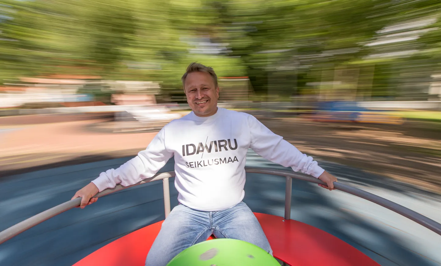 Meelis Kuusk ütleb, et pole oma lapsemeelsust kaotanud ning lapselik uudishimu tuleb kasuks ka kohalike olude tundmaõppimisel.