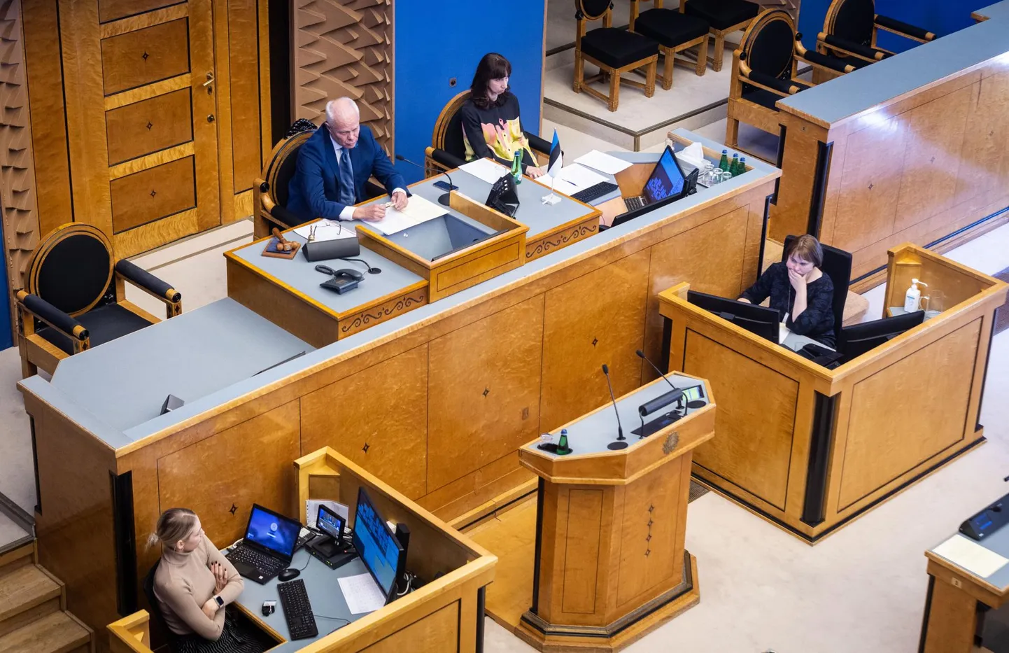 Opositsioonierakonnad korraldavad riigikogus obstruktsiooni.