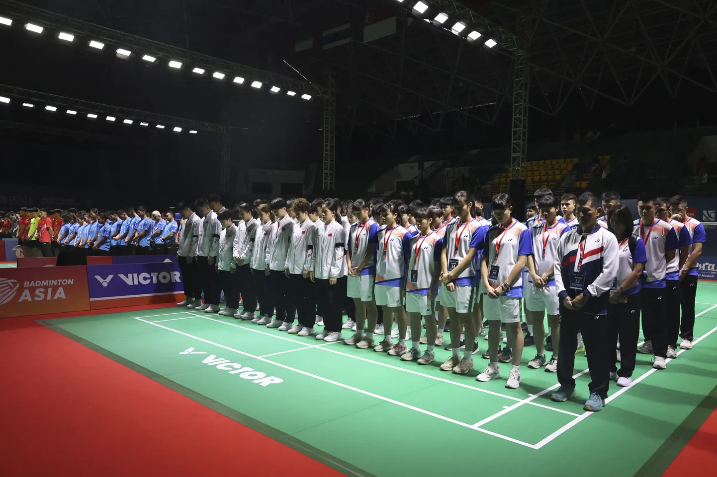 Klusuma brīdis, pieminot Ķīnas badmintonistu Džidži Džanu