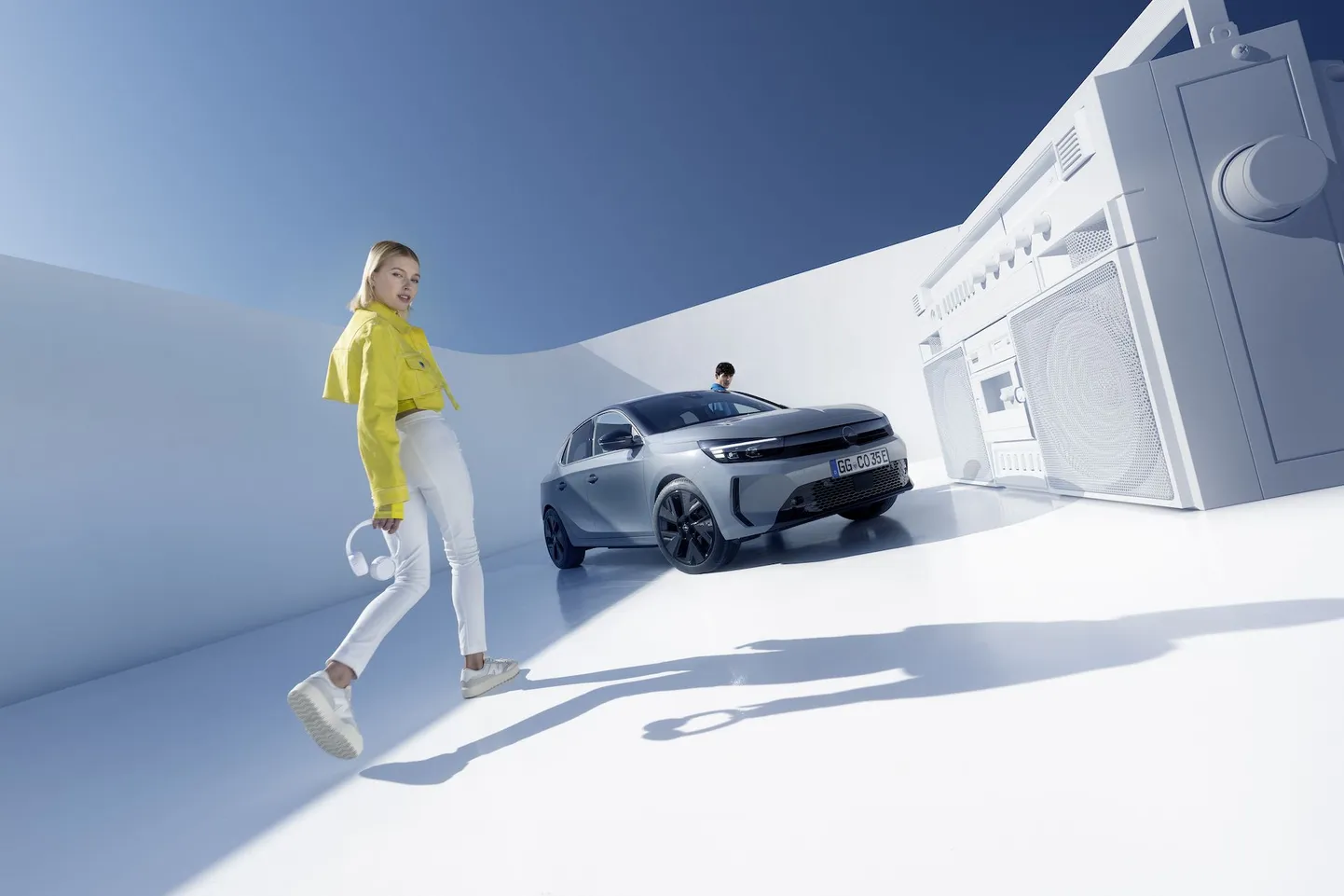 Opel Corsa on olnud müügihitt juba enam kui 40 aastat, olles viimasel kahel aastal enimmüüdud väikeauto Saksamaal ja 2021. aastal Ühendkuningriigis.