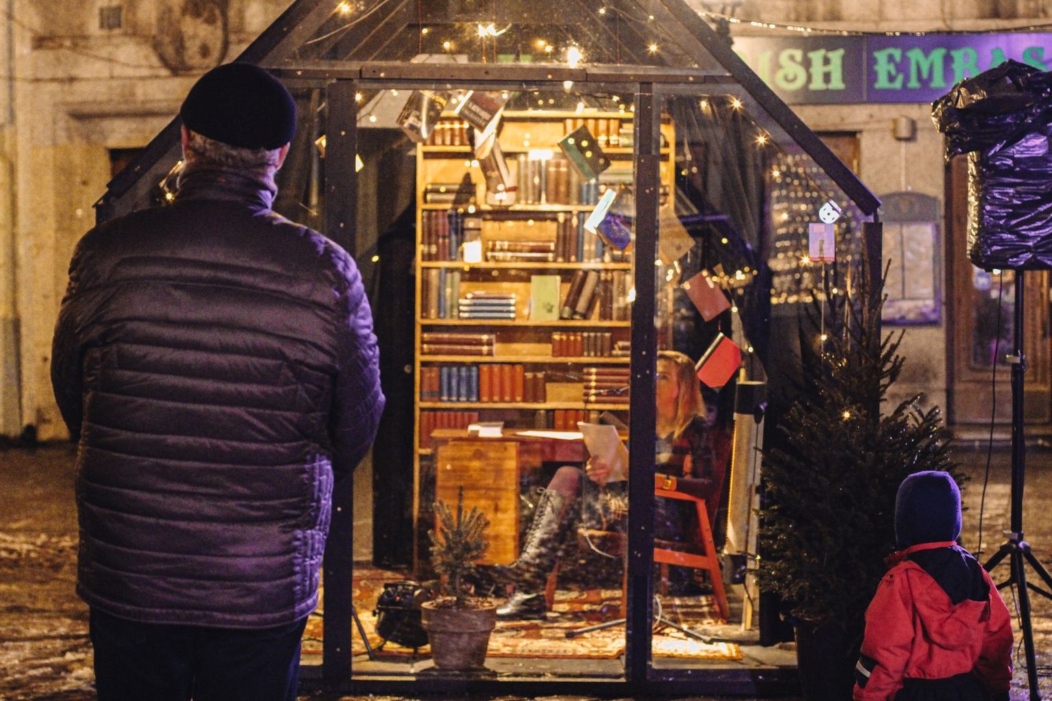 Raamatupaviljon jõululinnas.