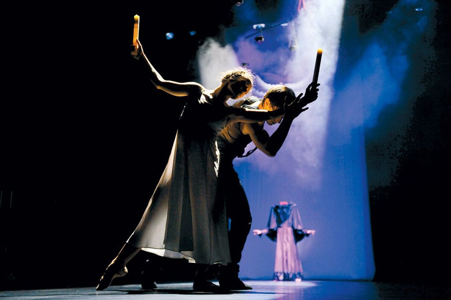 Lavastuses «Kuritöö ja karistus» tantsivad peaosades Sergei Upkin (Raskolnikov) ja Eve Andre (Sonja).