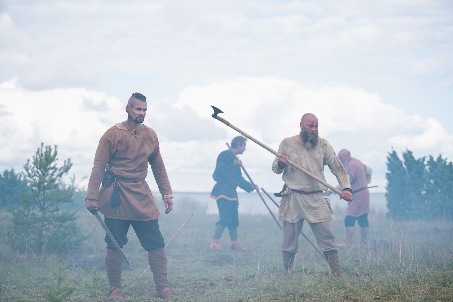 VÄGITEOD sündisid mõõga, oda ja pika varrega kirve abil. Hetk ERRi seriaali “Salme viikingid” filmimiselt.