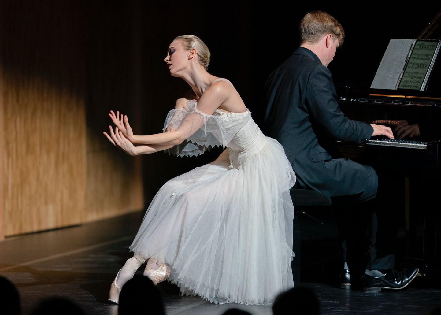 «Tantsi mulle muusikat» on valminud Ketlin Oja ja Johan Randvere koostöös.