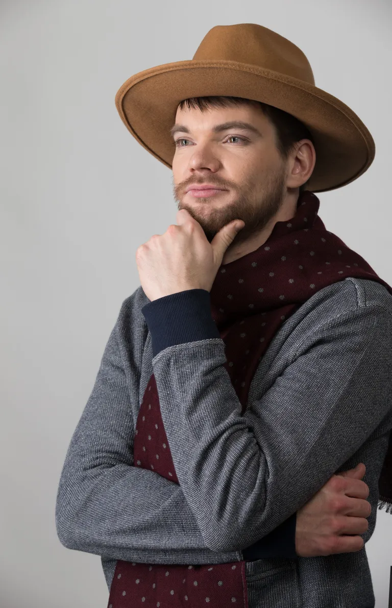 Brixtoni beež kaabu, Brooks Brothersi täpiline bordoosall.