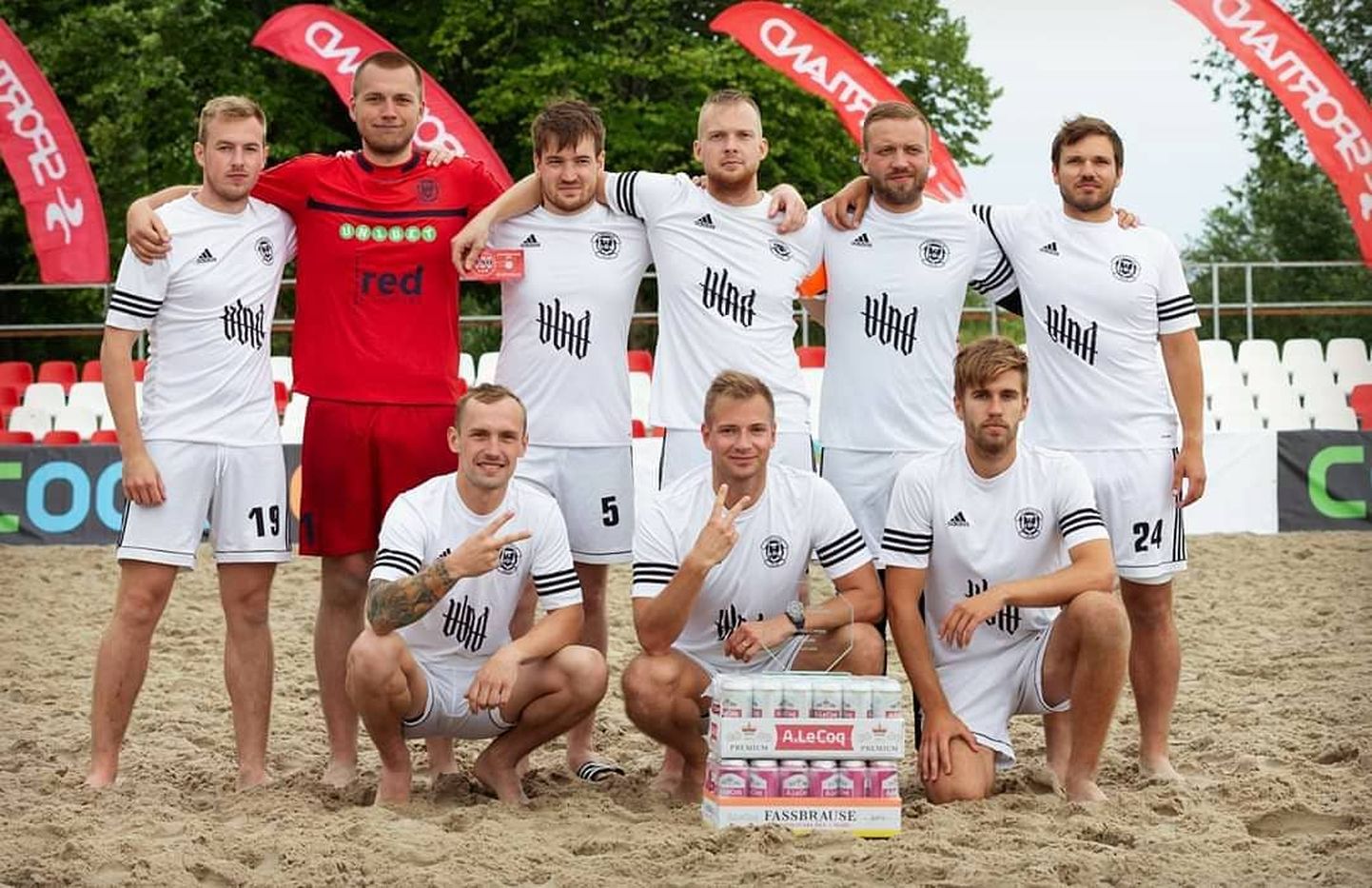 Viljandimaa meestest kokku pandud rannajalgpalli meeskond JK Fellin naasis eelmisel laupäeval Pärnus peetud Coolbet rannaliiga esiliiga avaetapilt kõrge teise kohaga.