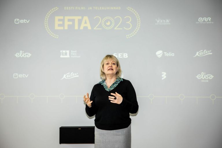 Edith Sepp tänavuste Eesti filmi- ja teleauhindade nominentide väljakuulutamisel.