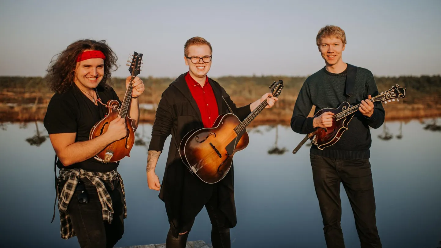 Ansambel MandoTrio