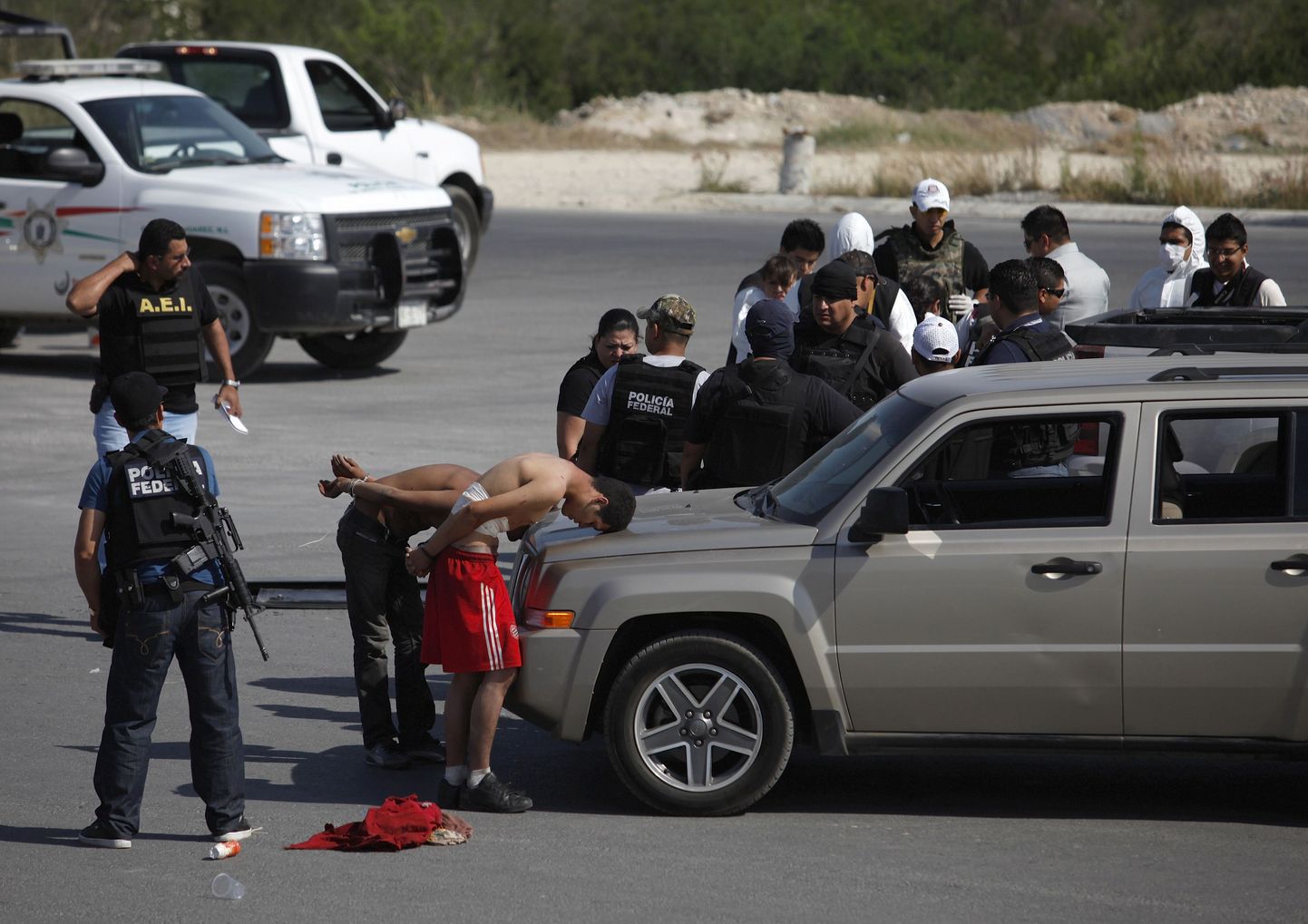 Mehhiko Föderaalpolitsei Ciudad Juarezis kurjategijaid vahistamas.