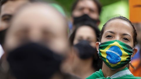 Критический уровень заражения: в столице Бразилии ввели круглосуточный локдаун