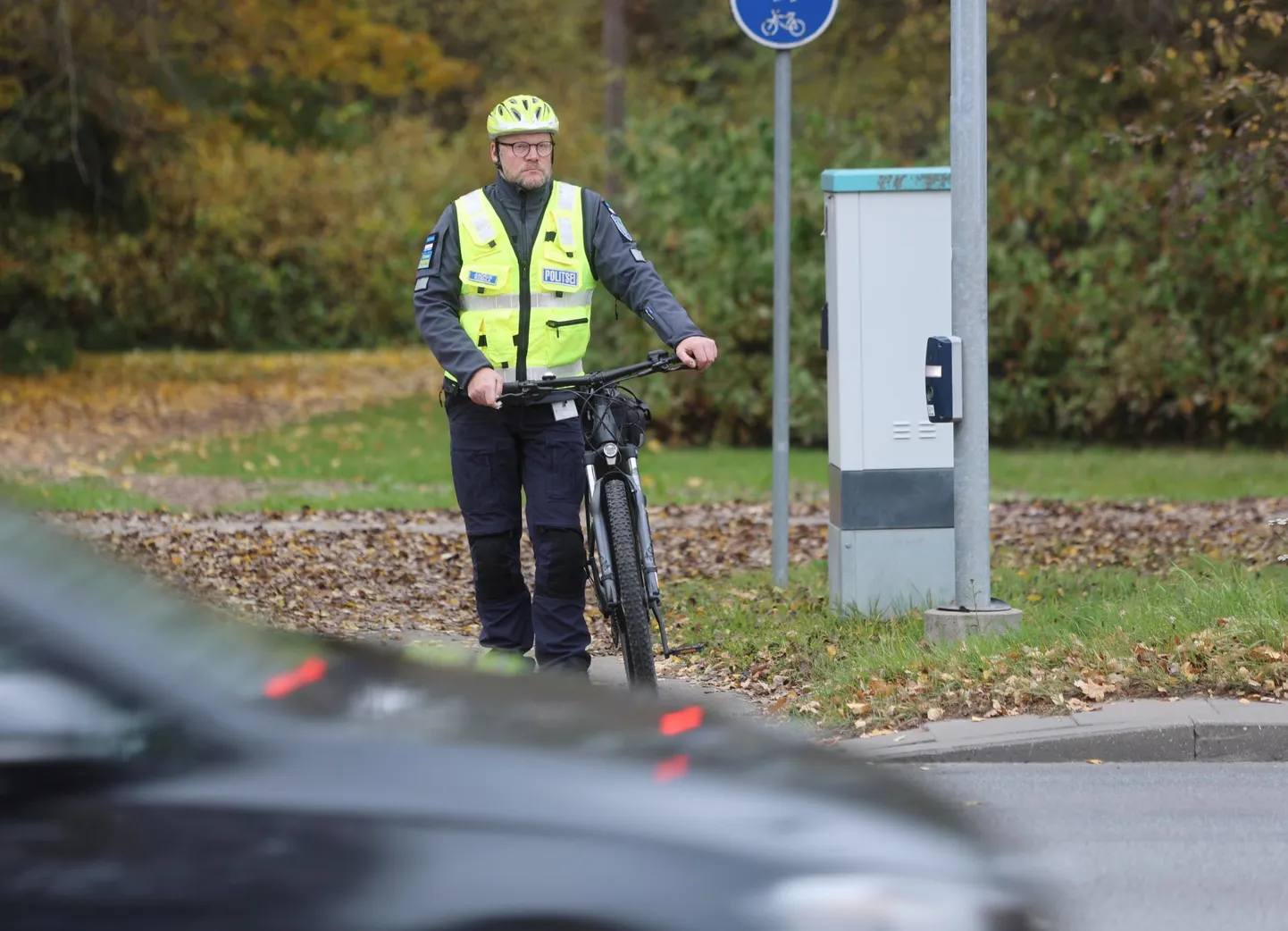 Tartu politseijaoskonna juht Andrus Reimaa ütleb, et inimene on looduse kroon ja tal võiks jalakäijana eesõigus olla. Aga kui oled võtnud tehnilise abivahendi, peaksid võtma ka vastutuse, sest oled teistest kiirem, teistest raskem.