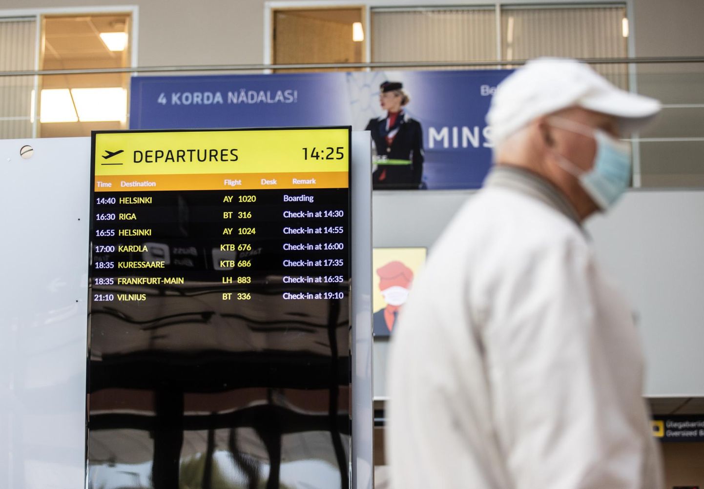 Tallinna lennujaamas ootasid eile lendude väljumist vaid üksikud reisijad.