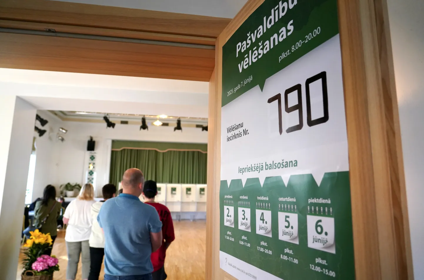 Pašvaldību vēlēšanas 790. vēlēšanu iecirknī Mārupes kultūras namā.
