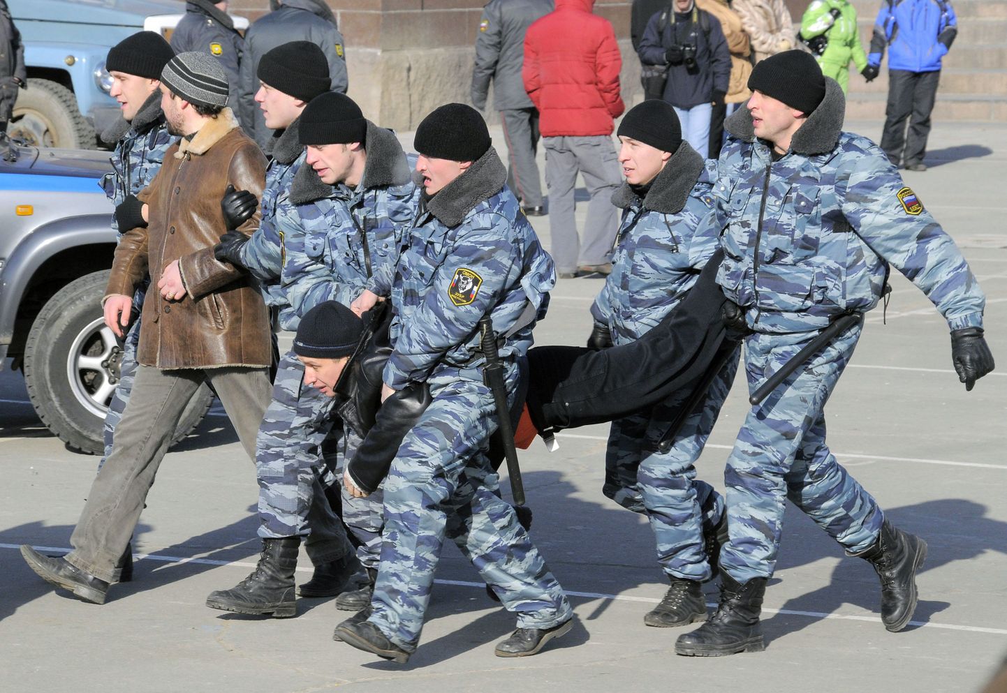 Vene julgeolekujõud vahistasid Vladivostoki meeleavaldusel kümneid protestijaid, kes polnud rahul valitsuse majanduspoliitikaga.