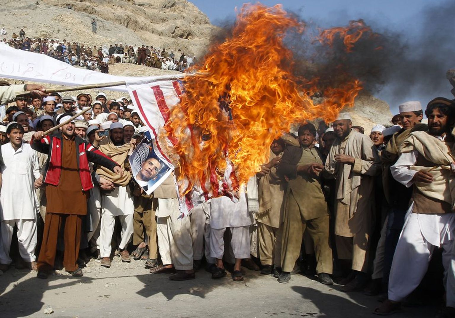 Protestijad põletasid reedel Jalalabadi provintsis USA lippu.