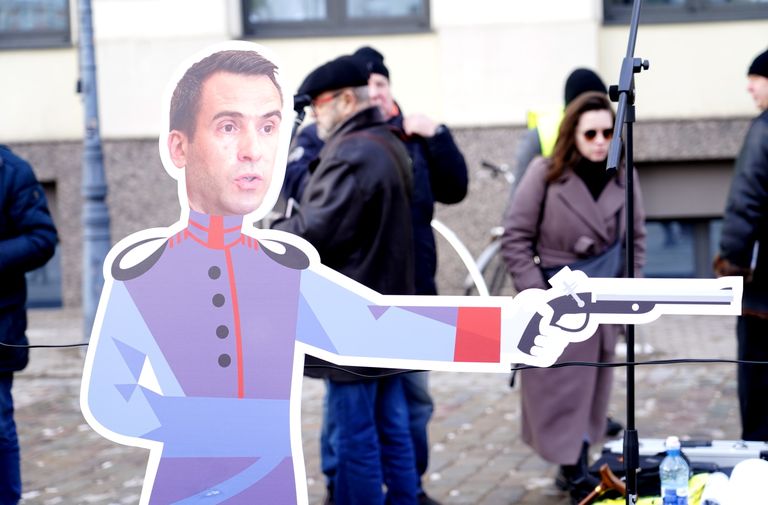 Организованный Русским союзом Латвии пикет против демонтажа памятника Пушкину