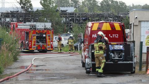 FOTOD ⟩ Lasnamäel puhkes jäätmejaamas suur tulekahju