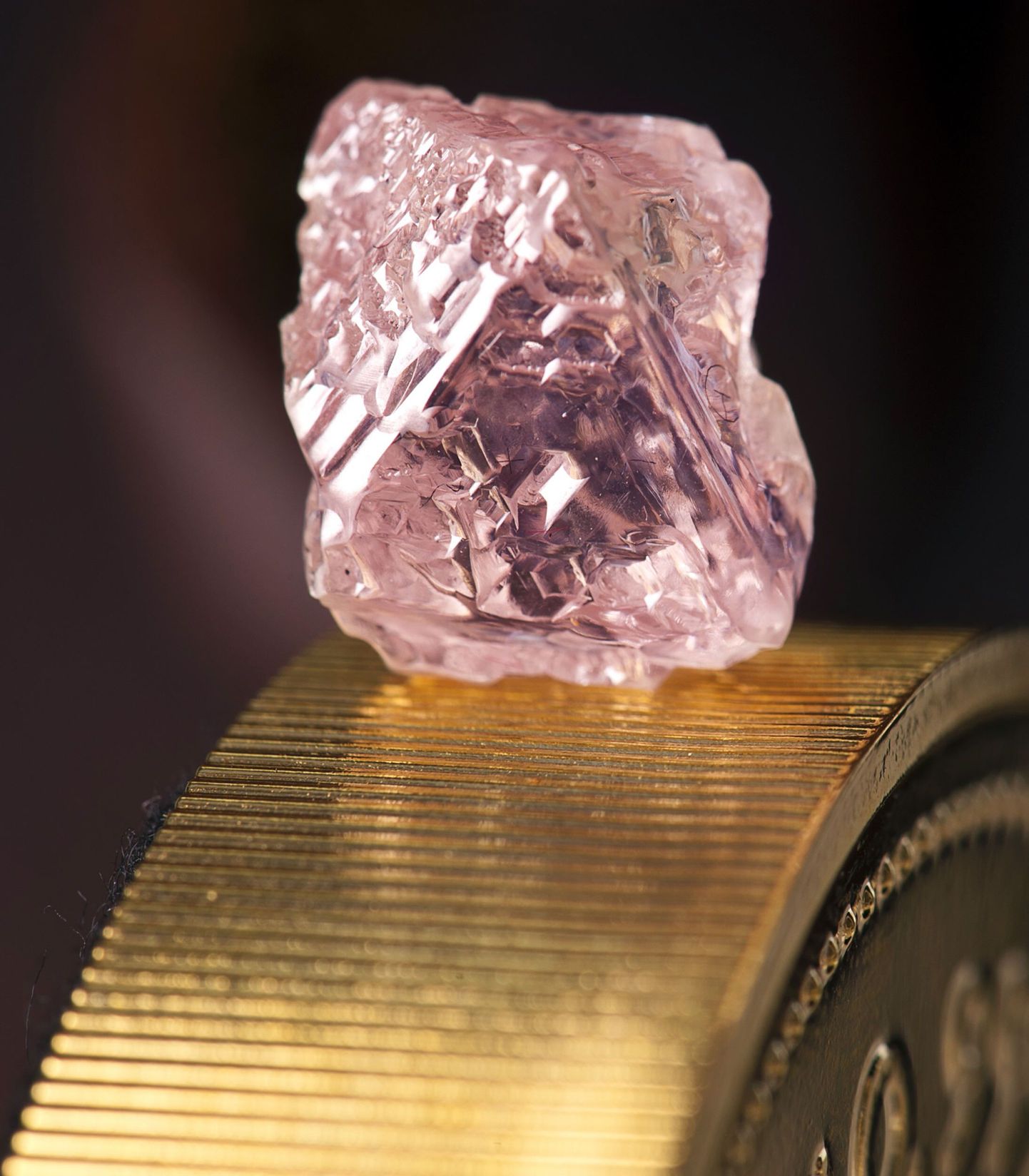 Autraaliast Rio Tinto kaevandusest leitud 12,76 karaadine teemant, mis on suurim Austraaliast leitud roosa teemant.