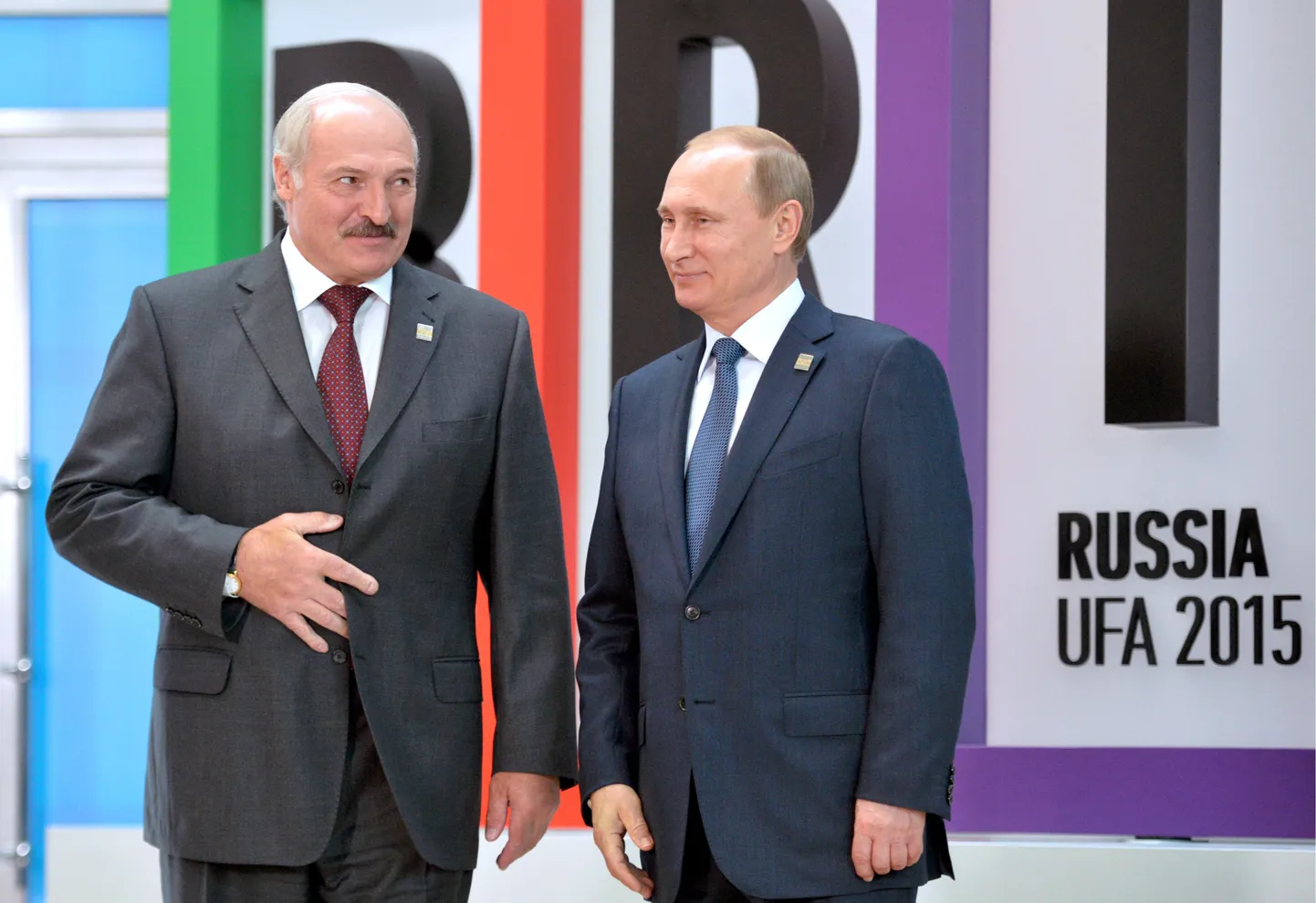 Vasakul Lukanšeko, paremal Putin
