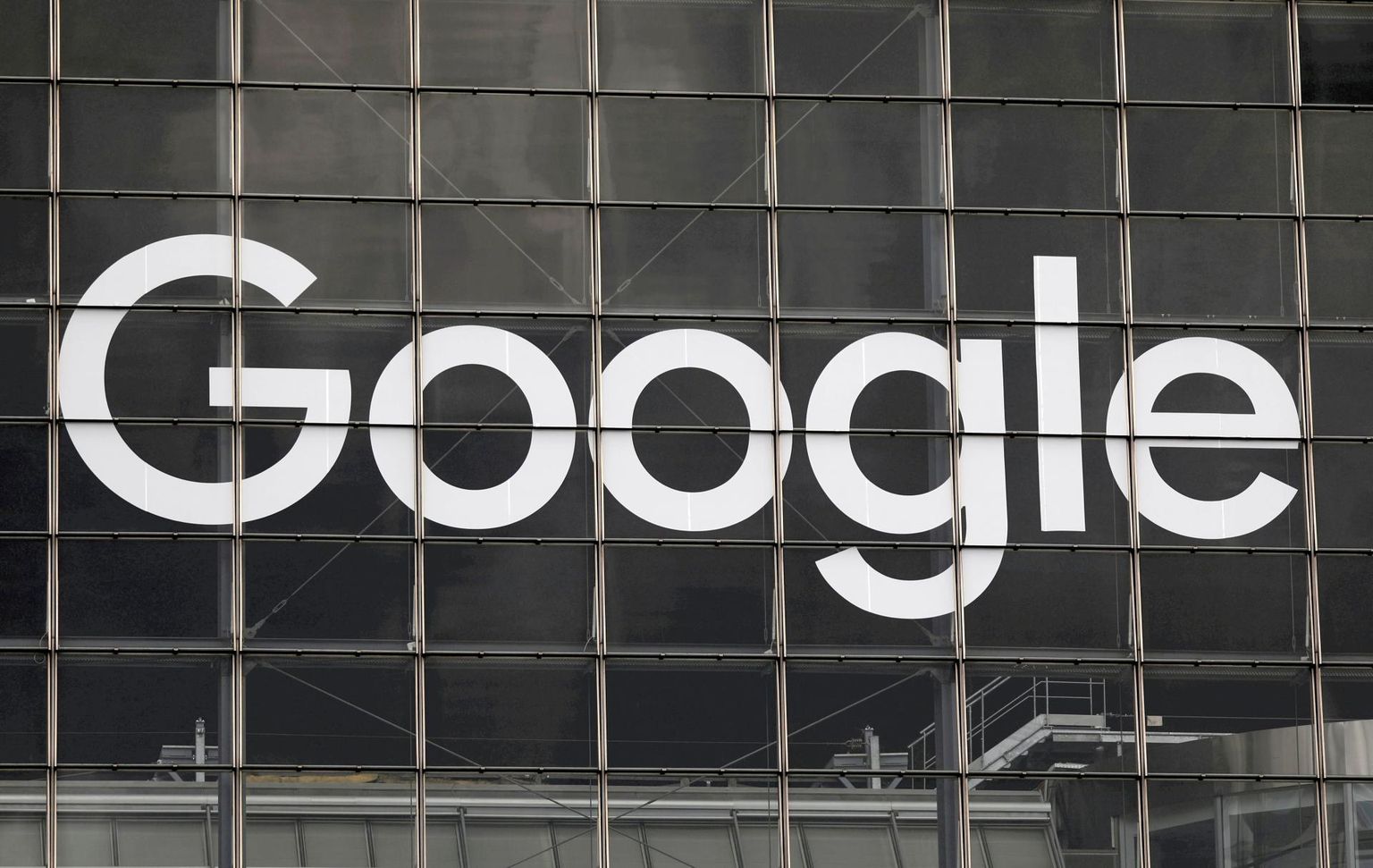 Euroopa Liidu üldkohus lükkas eile tagasi Google’i apellatsiooni 2,4 miljardi eurose trahvi vastu, mille Brüssel kehtestas firmale selle otsingumootori turupositsiooni kuritarvitamise eest.