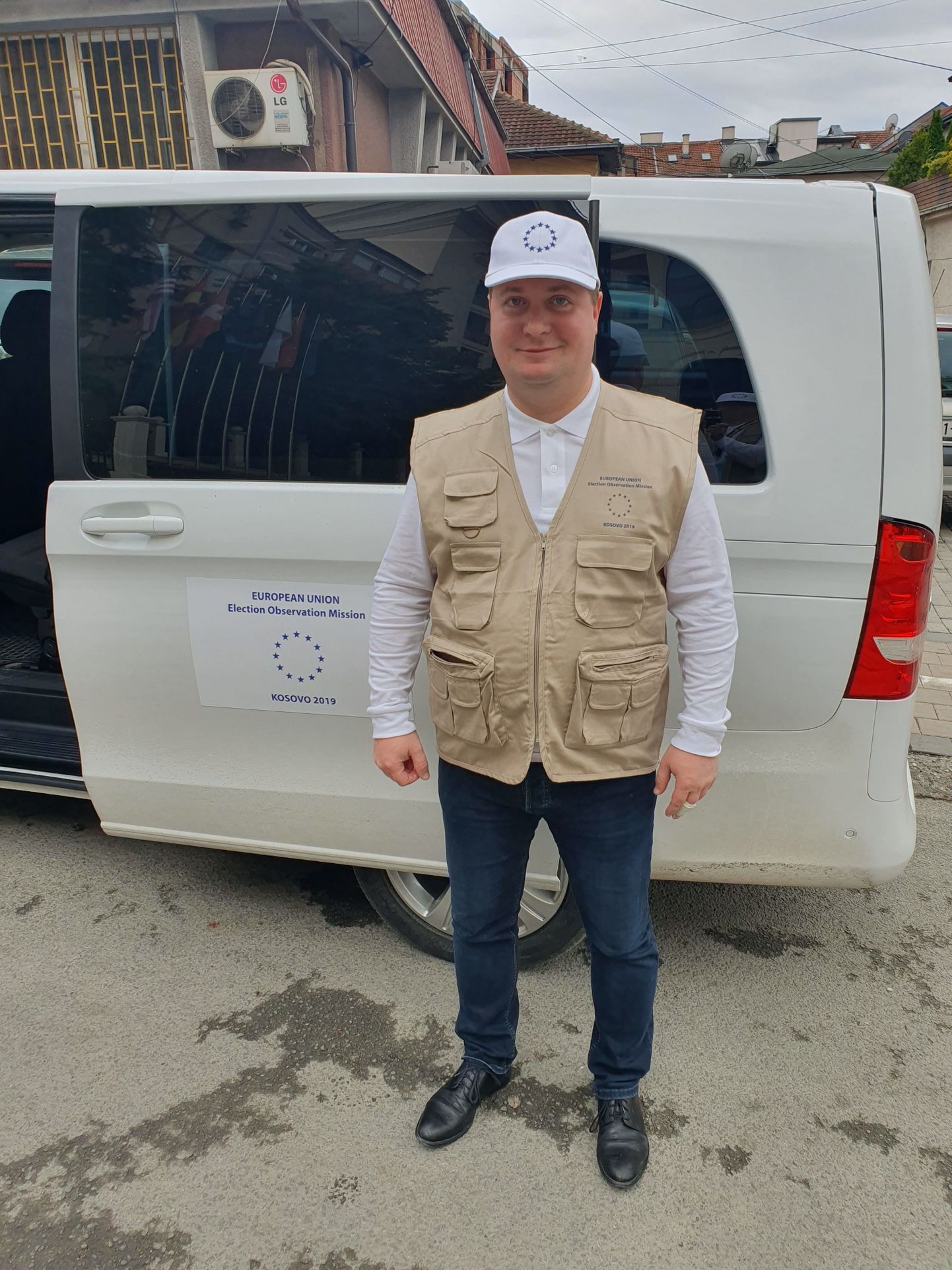 Jörgen Siil mullu Kosovos valimisvaatlusel.
